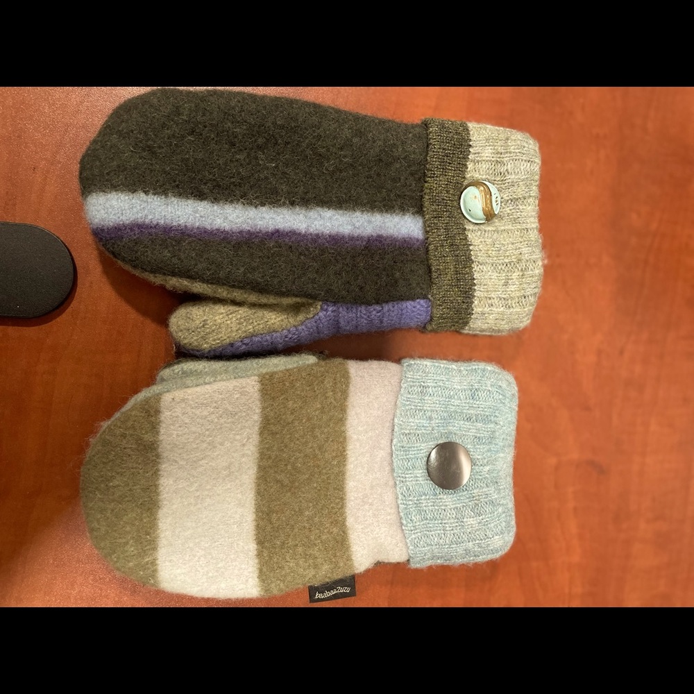 Baabaazuzu One of a Kind Sweater Mittens size L